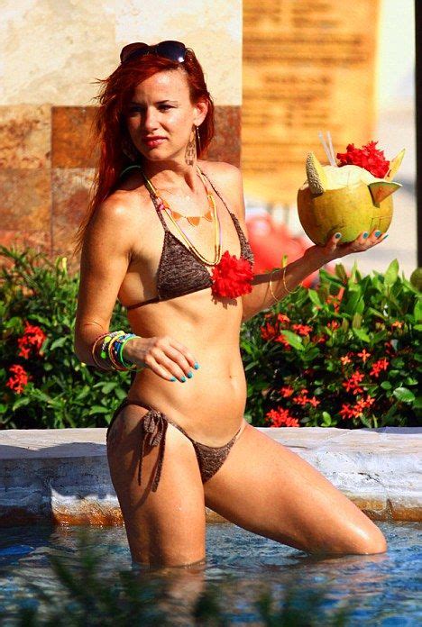 Birthday Babe Actress Juliette Lewis Went To A Mexican Resort To