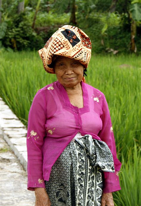 Maybe you would like to learn more about one of these? Sundanese_Grandma.jpg (1410×2058) - indonesia - folk ...