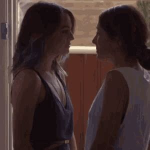 Lesbians Kiss Gif Lesbians Kiss Cute Discover Share Gifs