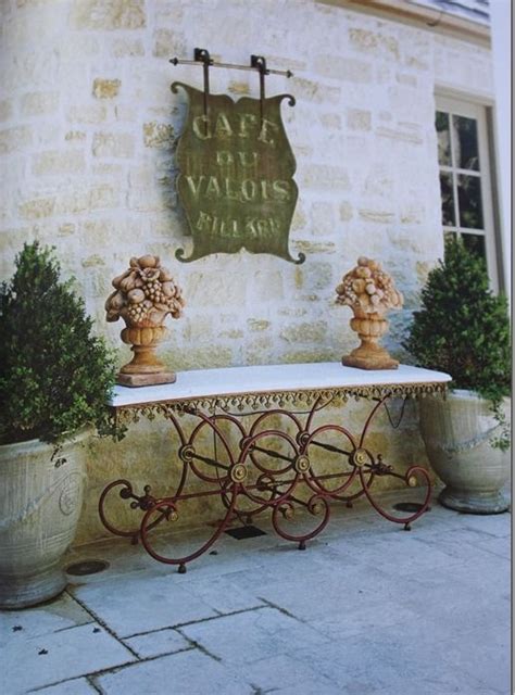 Just trim the edge off the bag, slid the coupler into the opening and twist on your tip. Eye For Design: Decorating With French Pastry/Butcher Tables