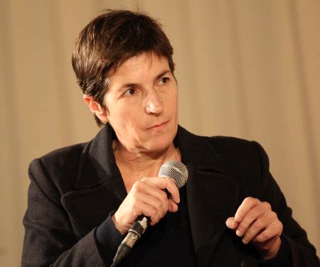 Elle a décidé de prendre le nom de son père à l'âge de 14. Christine Angot: "J'aime demander à mes lecteurs d'être ...