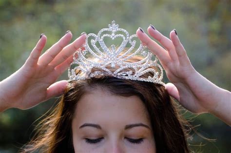 Like diadem vs crown, where in common english a diadem is like a tiara for a queen or woman. Tiara vs. Crown - What's the Difference? - Jewelry Guide