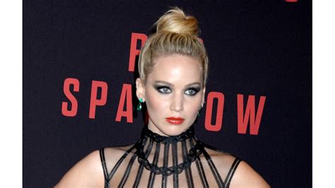 Jennifer Lawrence Considers Ryan Seacrest Snub 8days