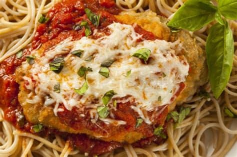 Less dishes, but a meal with maximum flavor! Chicken Parmesan