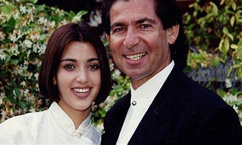 Kim Kardashian Shares Loving Tribute To Father Robert On Anniversary Of His Death Daily Mail