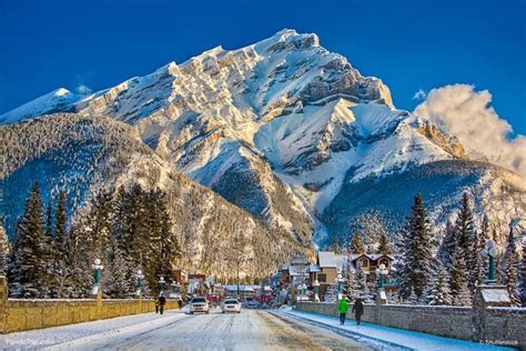 Banff Avenue The Heart Of The Beautiful Town In Canada Romantikes