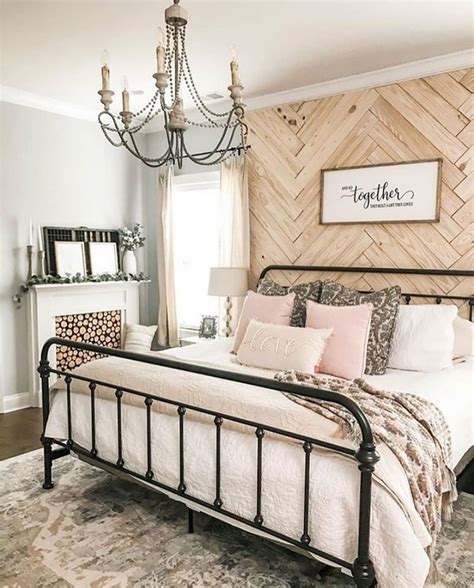 This is a very cool and exciting source of wall decor from decorlives. 🌿DECOR INSPIRATION🌿 Cozy cottage farmhouse bedroom with a striking accent wall!