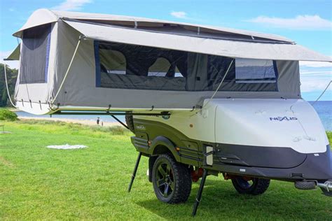 When parked, the roof and sometimes dormered walls lift and expand out to increase the size of the trailer. Tiny trailer pops up to reveal king-size bed - Curbed