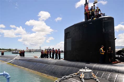 uss santa fe visits singapore during western pacific deployment commander submarine force u