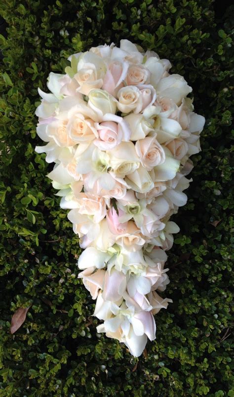 Maybe you would like to learn more about one of these? Pin by Sara Sabatino on Weddings | Teardrop bouquet ...