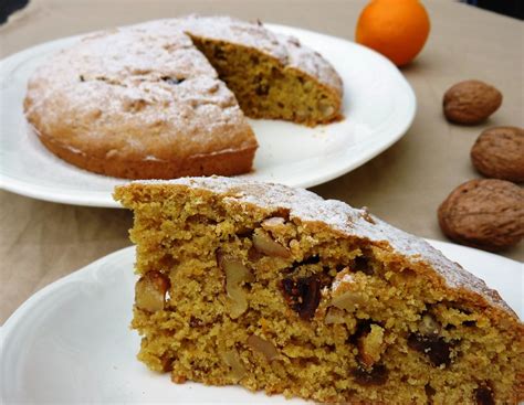 Fanouropita is a sweet pie recipe from greek cuisine and is traditionally a lenten cake, also called the lost and found cake. it is traditionally served in st. Fanouropita - Gâteau vegan à l'orange, aux épices et aux ...