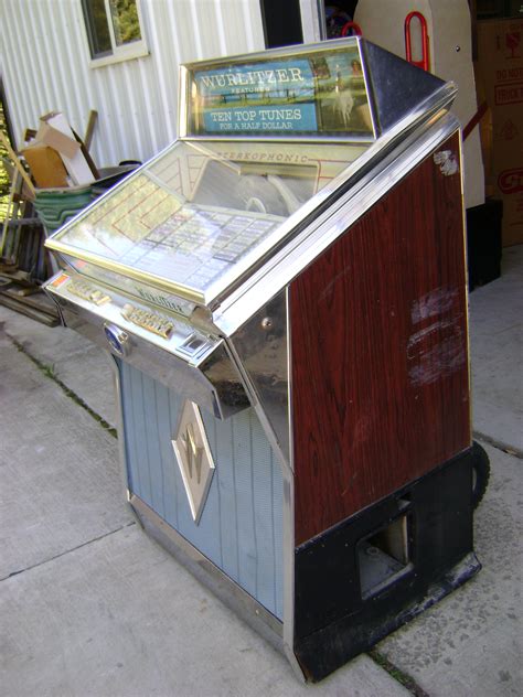 Wurlitzer 2610 Jukebox Machine