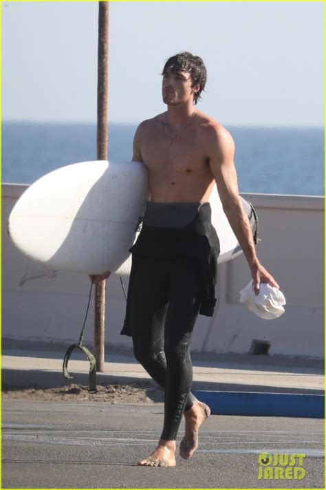 Jacob Elordi Bares His Abs After Surf Session In Malibu Photo Jacob Elordi Shirtless