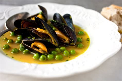 Curry Laced Moules à La Marinière With Fresh Peas Recipe Nyt Cooking