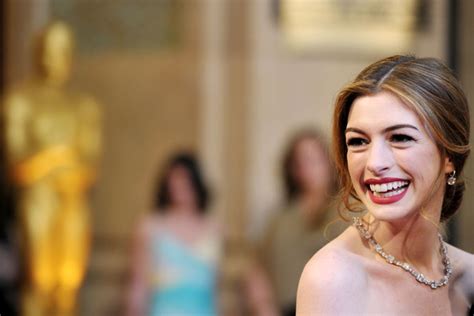 Short hair refers to any haircut with little length. Hairstyle Review and Pictures: Style queen Anne Hathaway ...
