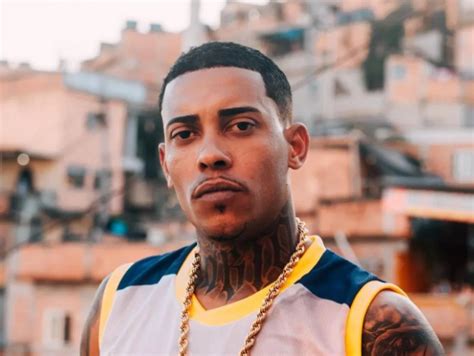 MC Poze em videoclipe polêmico