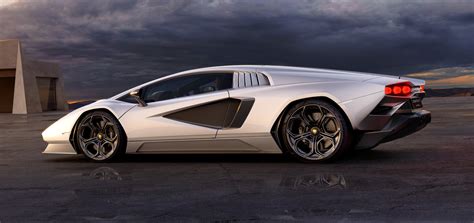 Lamborghini Officially Unveils Its New Limited Edition Countach Lpi 800