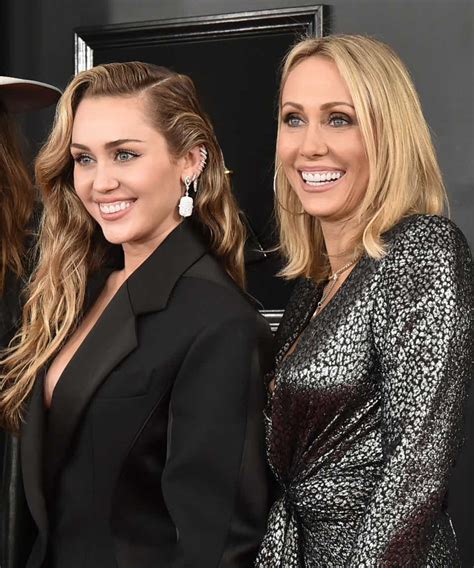 Miley Cyrus Mom Reacts To Breakup Instagram Pictures