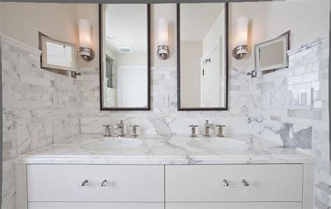 Get a change from the \\typical\\ marble floor by using small tiles rather than large squares. Beautiful White Marble Bathroom.... www.seconstructionllc ...