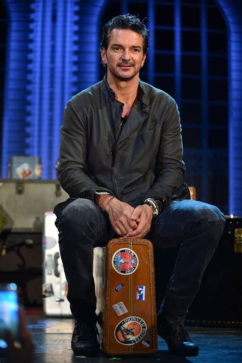 Ricardo arjona read more about this and other grammys news at grammy.com. Cantante Ricardo Arjona visita a joven con cancer | People ...
