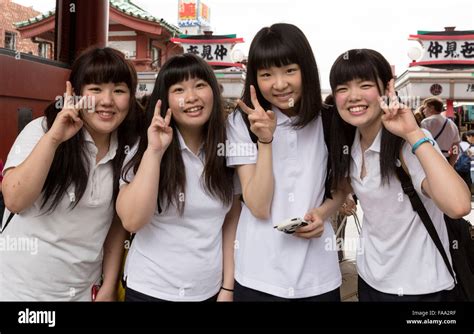 japanische girls fotos und bildmaterial in hoher auflösung alamy