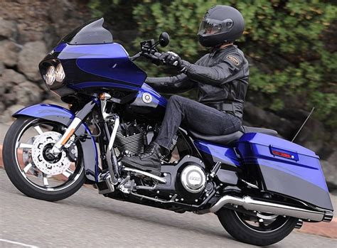 I like the looks of the road glide but, i don't like the way it looks from the riding position. My Mods Thread - 2012 RGC CVO - Road Glide Forums