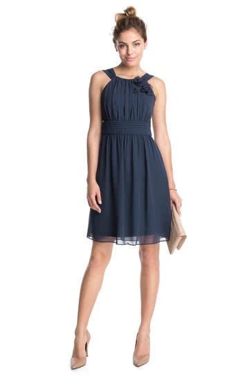 Schönes sommerkleid für hochzeit