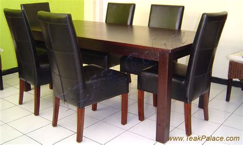 Meja makan minimalis 4 kursi tidak akan menghabiskan banyak ruang di rumah anda karena meja makan minimalis memiliki ukuran 120 cm x 79 cm x 71 cm. meja makan minimalis murah di bandung