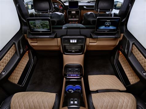 The g650 landaulet won't be sold in the united states, officially, although we're sure that those with the right plutocratic tendencies and the right connections could find a way to get one here. Mercedes Maybach G650 Landaulet : le 4x4 le plus cher du ...