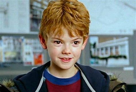 Pin By Zoé On Famosos Thomas Brodie Sangster Love Actually Thomas