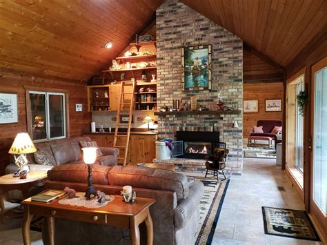 Rustic Log Cabin Living | Log cabin living, Cabin living, Log cabin decor