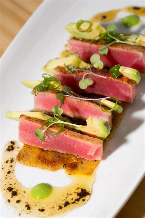 Una exclusiva selección de aperitivos y platos principales muy completos y deliciosos ideales para vegetarianos. Ripe Plantain Carpaccio Brûlée with Tuna Tatake | Puerto ...