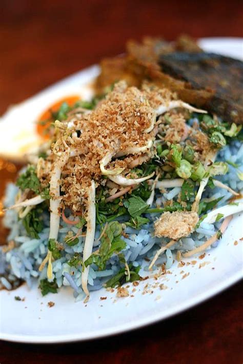 Nasi kerabu senghoti ni power dia dekat tumis tau, resepi asli dari kelate kito. Restoran Hatinie, Shah Alam - A Whiff of Lemongrass