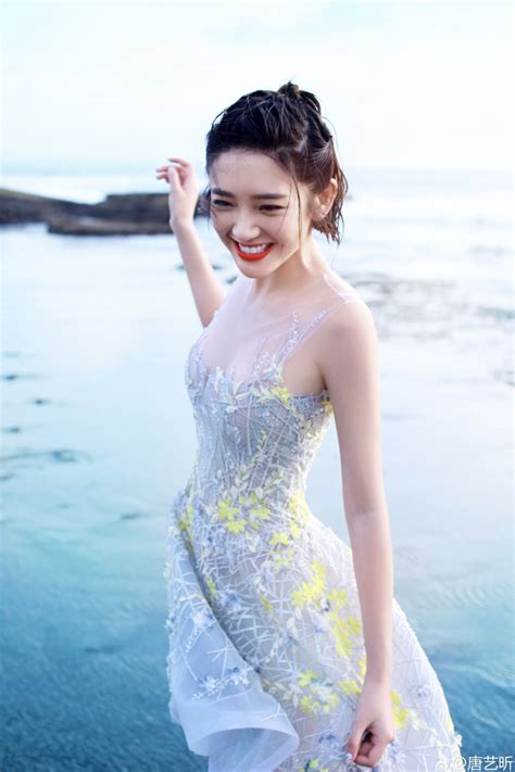 Tang Yi Xin A Laugh Next To The Next Girl As Zhang Ruoyun Girlfriend