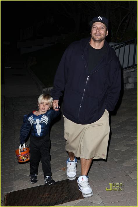 Sean And Jayden Federline Trick Or Treating With Dad Photo 2491973 Britney Spears