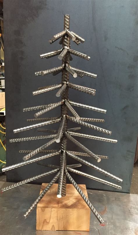 Metallweihnachtsbaum Durch Yanick Bluteau Welding Art Projects Metal Tree Tree Wall Art Diy