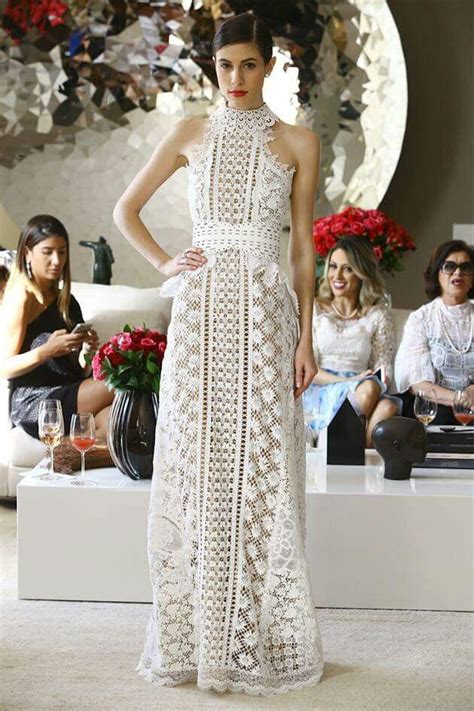 Non poteva mancare in una raccolta di vestiti per barbie a uncinetto uno schema per un vestito da sposa. Abiti da sposa | Abito crochet, Abiti all'uncinetto, Abiti ...