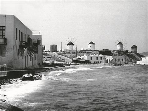 Κοροναϊοσ γλυκα νερα μυκονοσ φολεγανδροσ πετροσ φιλιππιδησ πυρκαγιεσ εμβολιο ηλιουπολη κατερινα καραβατου εστιαση. Η Μύκονος σε... vintage διάθεση - ΤΑ ΝΕΑ