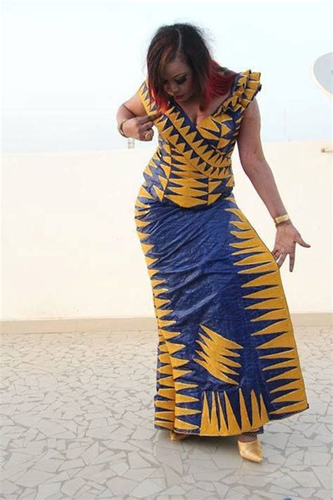 Tu es une merveilleuse créature qui regorge de tellement de potentiel, talents et dons qui ne demandent à éclore ! Bazin riche | African fashion skirts, African fashion ...