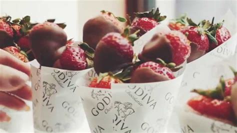Godiva Chocolate Dipped British Strawberries Youtube
