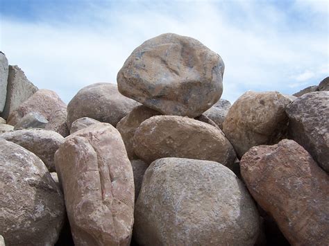 Granite Boulders 24 36 Inch Ericksons Landscape Supply
