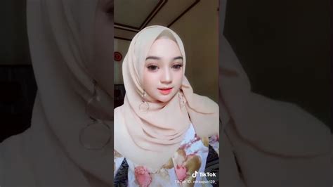 Foto Juyyputri Artis Tik Tok / KUMPULAN TIK TOK ARTIS-ARTIS INDONESIA