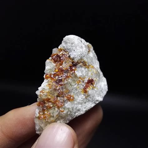 208g Natural Stones And Minerals Rock Specimen Garnet Rare Ore Unique