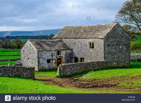 Последние твиты от stone barns center (@stonebarns). Stone barn in the English Countryside Stock Photo - Alamy