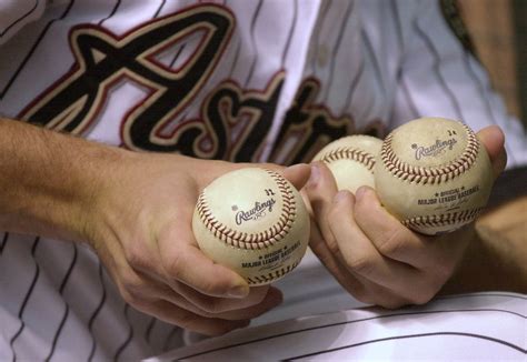 en fotos se vendió en subasta la pelota de béisbol más cara de la historia deportes mlb