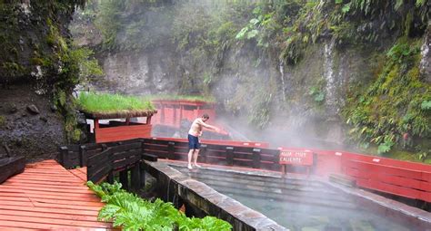 Let nature soothe your aches and pains at termas geometricas, an outdoor hot spring complex nestled in the chilean mountains. Ficha Termas Geometricas - Ubicado en: Fundo Cajón Negro ...