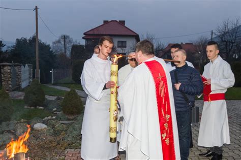 Liturgia wielkiej soboty to jest najważniejsze święto chrześcijan. Liturgia Wielkiej Soboty - Parafia Matki Bożej ...