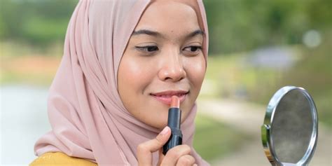 Tips And Trick Memakai Lipstick Warna Nude Yang Sesuai