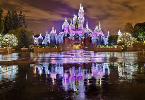 Sleeping Beauty Castle Christmas At Disneyland Disneyla Flickr