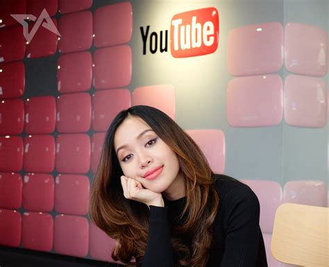 Top 10 Hottest Female Youtubers In The World Right Now